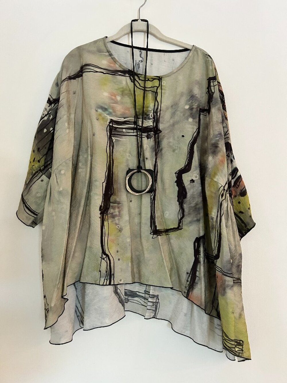 3Potato Abstract Art Viscose Tunic Top & Statement Necklace Set One Size OS